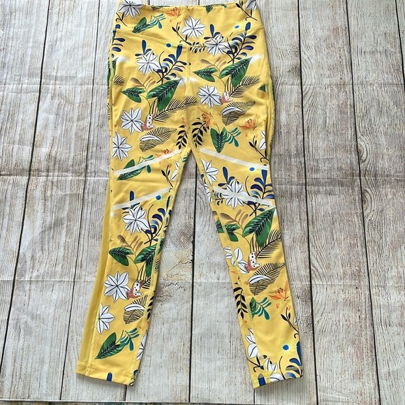 Zyia reflective Light n Tight leggings Yellow floral print Mesh detail Size 6-8 - Picture 2 of 10